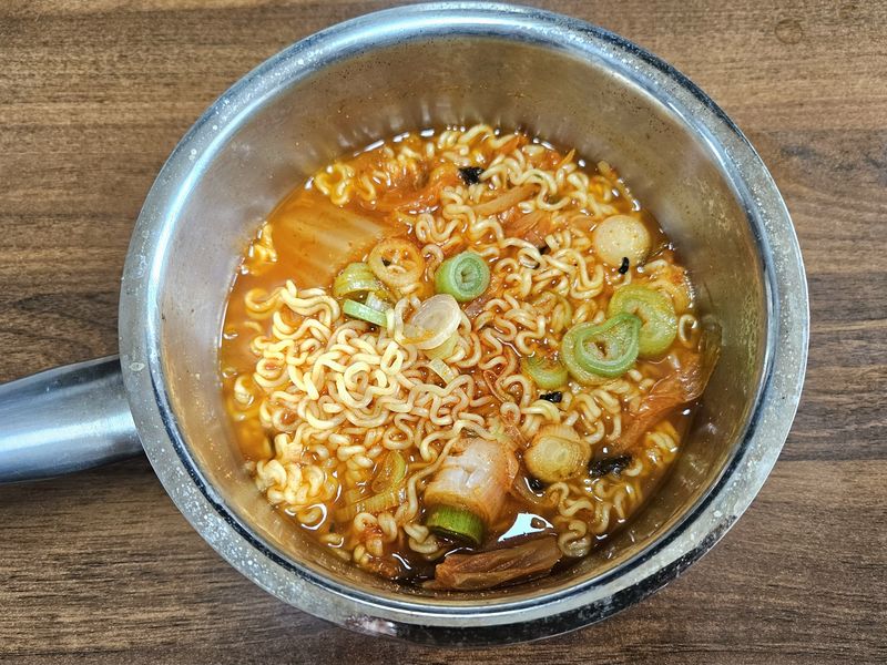 파일:끓인김치라면.jpg
