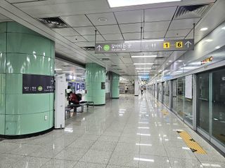부천운동장역7호선승강장2024.jpg