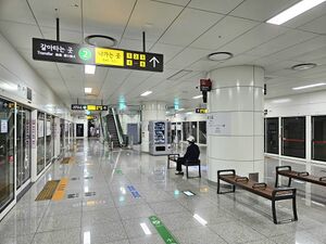 신림역승강장2023.jpg