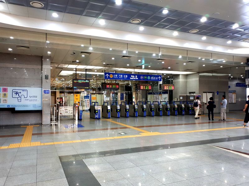 파일:왕십리역.jpg