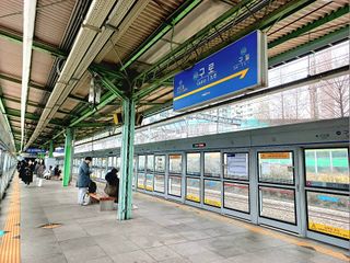 구로역승강장2022.jpg