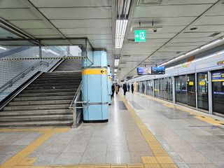 원인재역승강장2024.jpg