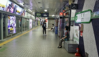 2강남역승강장.jpg