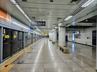 문학경기장역승강장2024.jpg