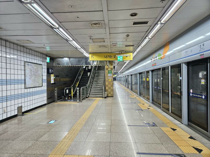 파일:선학역승강장2024.jpg