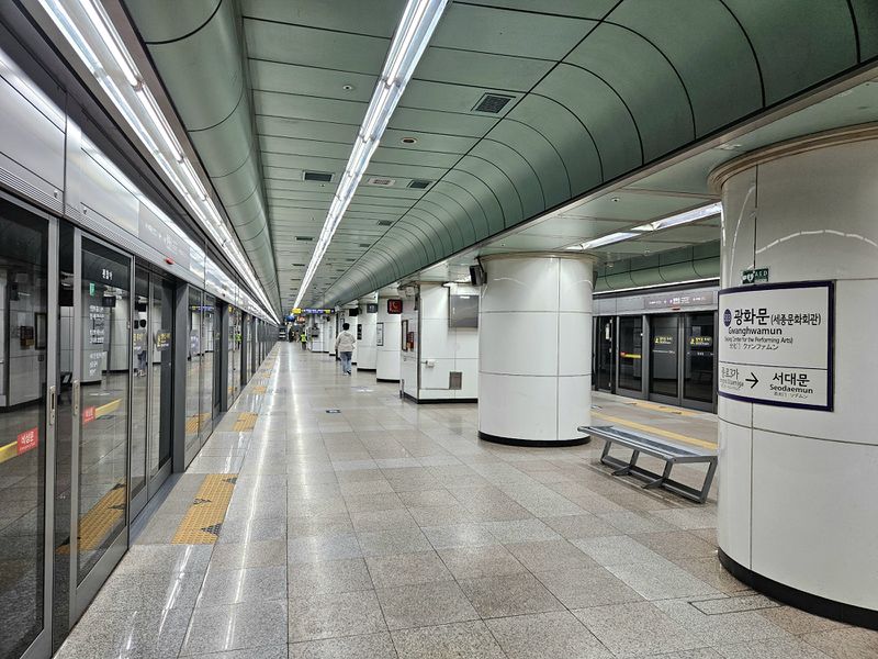 파일:광화문역2025.jpg