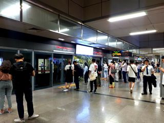 고속터미널역9호선승강장.jpg