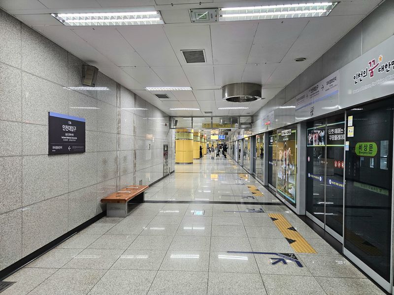파일:인천대입구승강장2025.jpg