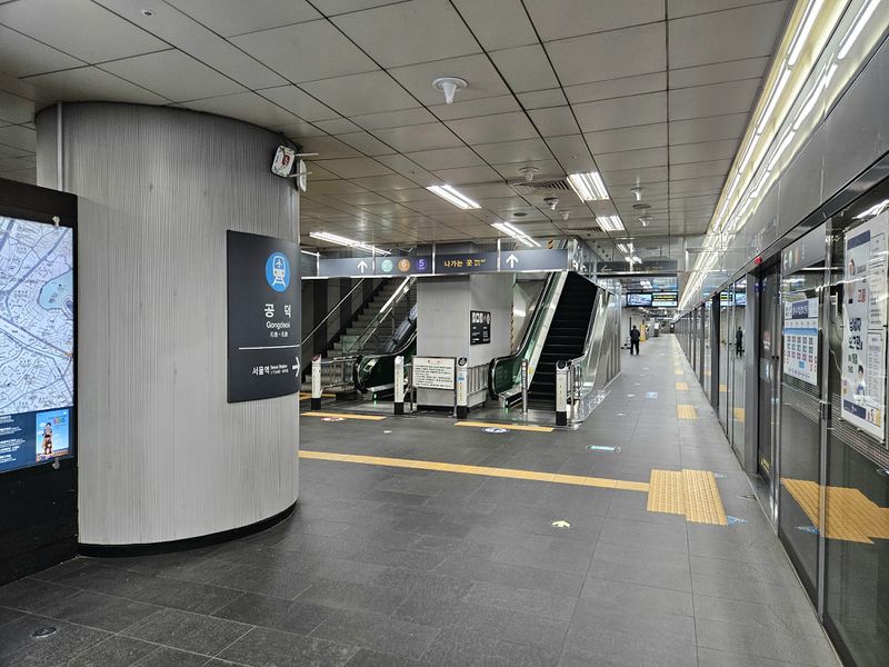 파일:공덕역공항철도2025.jpg