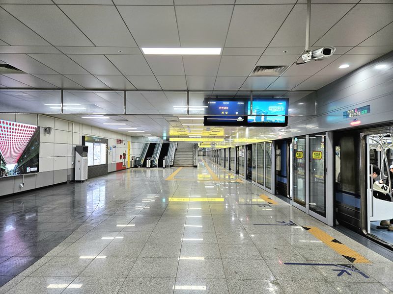 파일:송도달빛축제공원승강장2025.jpg
